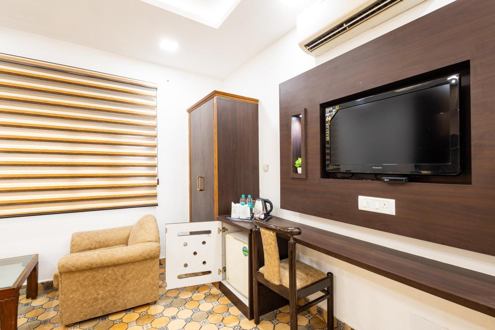 Hotel Panickers Residency - Ajmal Khan Market Near Karol Bagh Metro Delhi  Exterior foto