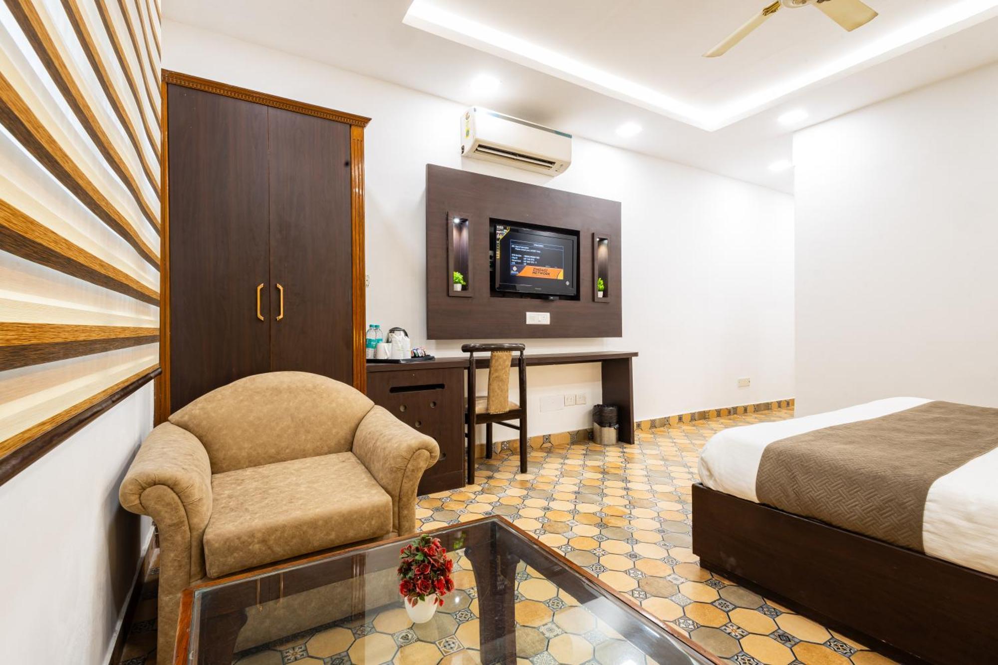 Hotel Panickers Residency - Ajmal Khan Market Near Karol Bagh Metro Delhi  Exterior foto