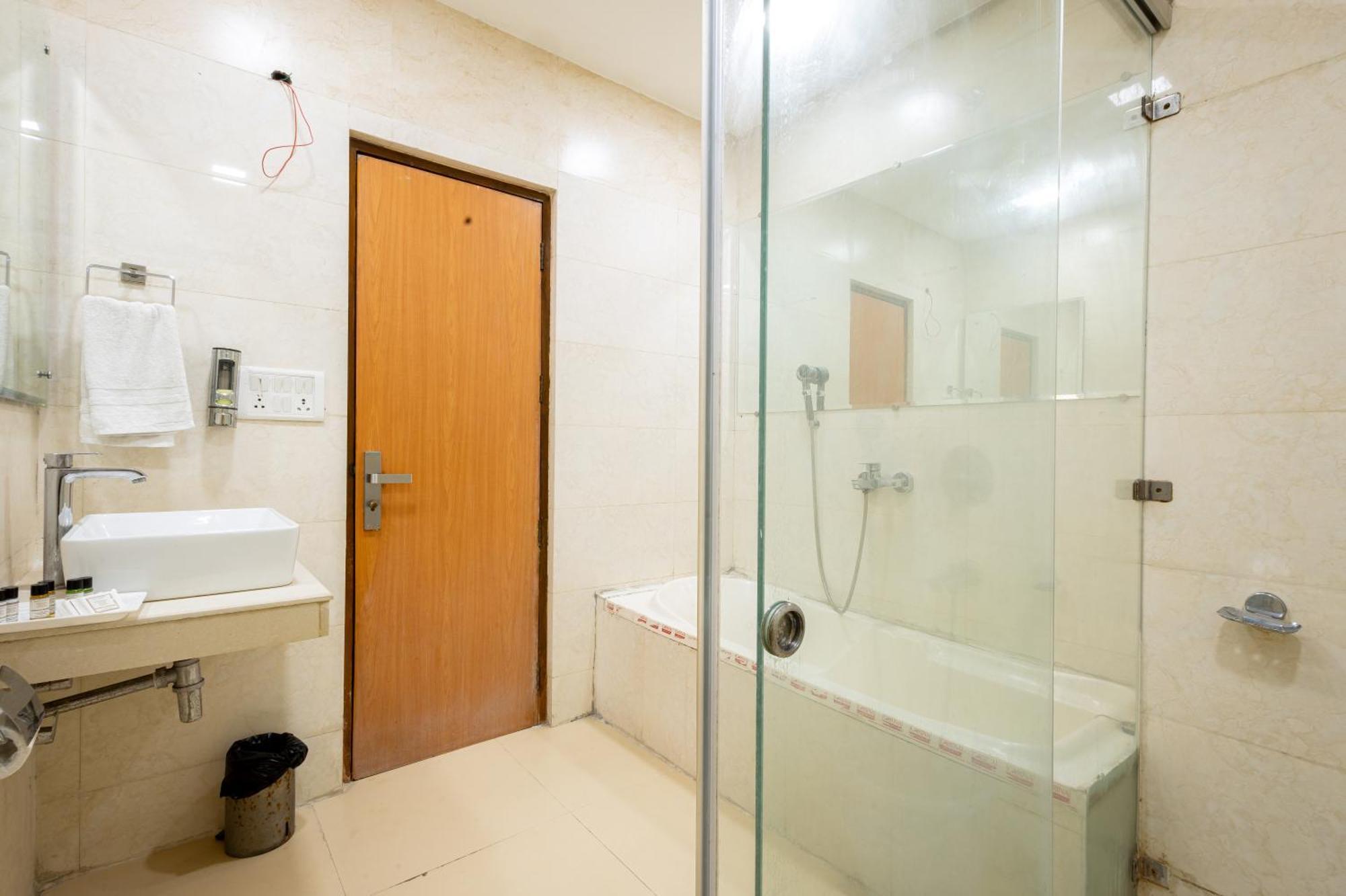 Hotel Panickers Residency - Ajmal Khan Market Near Karol Bagh Metro Delhi  Exterior foto